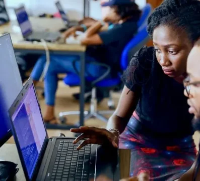 desola-lanre-ologun-kwzWjTnDPLk-unsplash_optimized_100