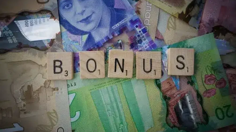 frugal-flyer-2s_2FrqXLUM-unsplash_optimized_100